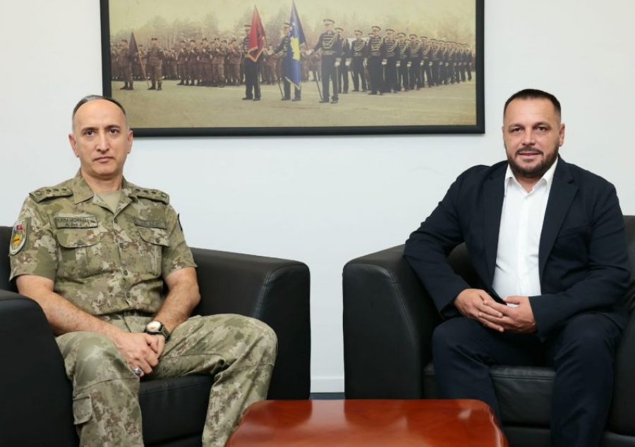 Maqedonci, Albay Karamürsel ile Vedalaştı