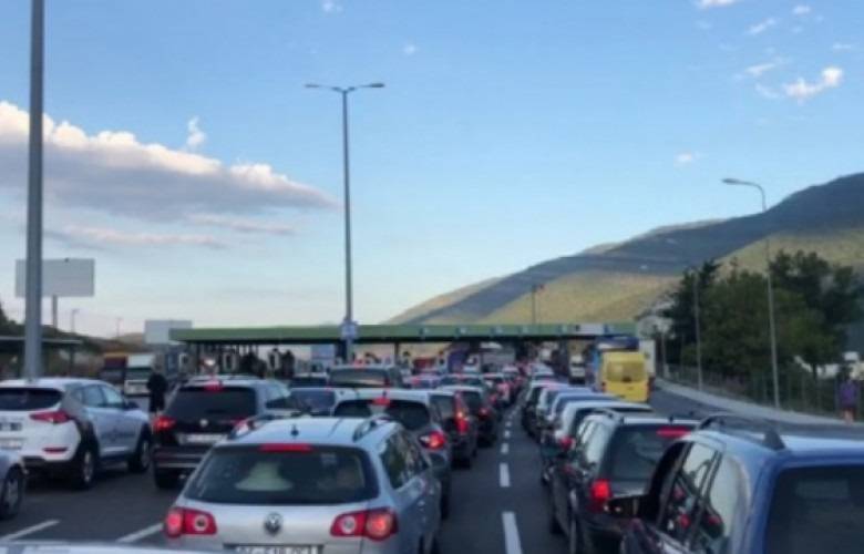 Kosovalıların Arnavutluk Sahillerine Akını Sürüyor