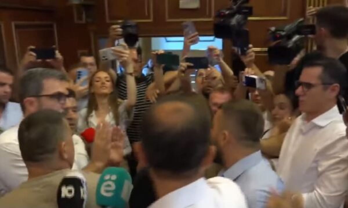 Lushtaku, Adnan Rrrustemi’yi İtti