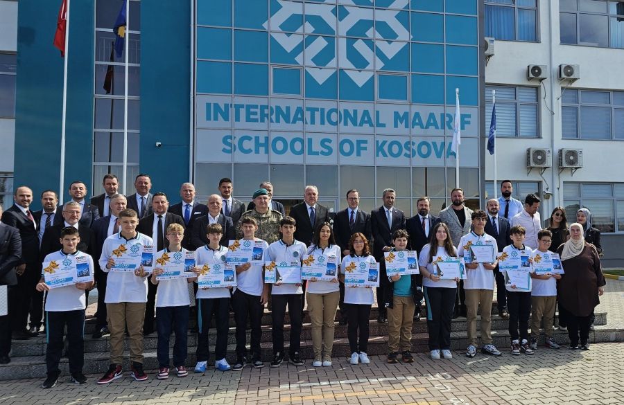 Kosova Maarif Okulları Madalyalı Öğrencilere Ödülleri Verildi