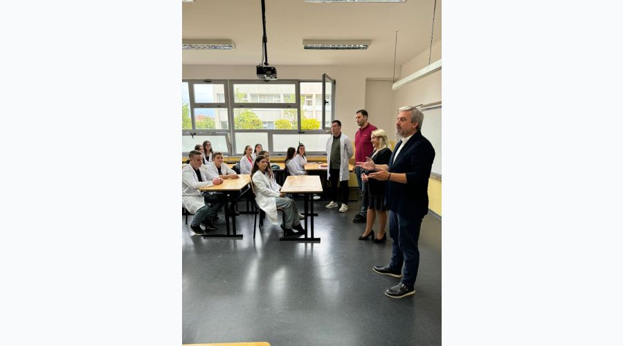 KDTP Milletvekilleri Prizren Liselerini Ziyaret Etti