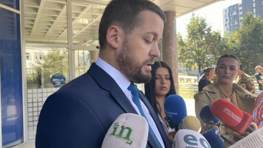 18 Yaşındaki Başörtülü Bir Öğrencinin Okuldan Atılmasına Tepki