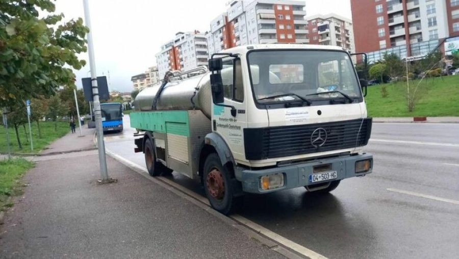 İçme Suyu Olmayan Mahallelere Tankerlerle Su Dağıtılıyor