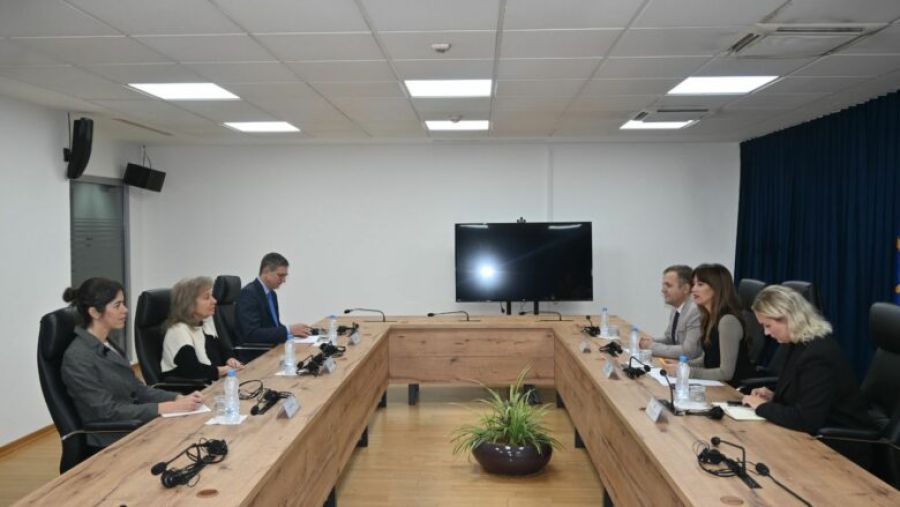 Bakan Haxhiu Özel Mahkeme Başkanıyla Görüştü 