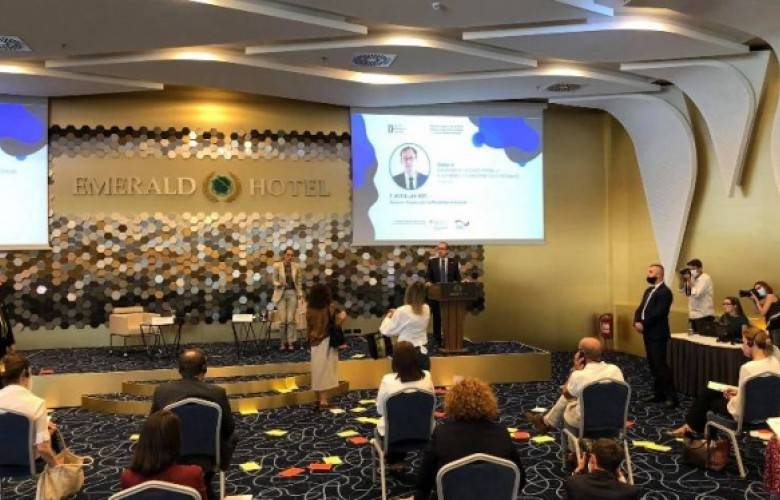 Kadınlar Hoti’nin Konuşmasını Kestirdi