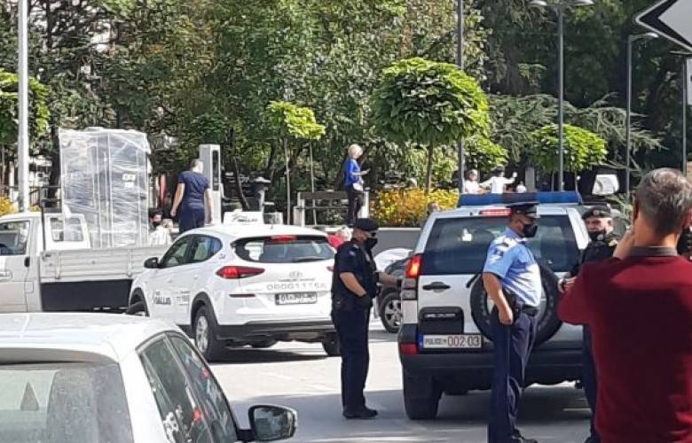 Kosova Polisi,  EULEX’in Baskınına Yardımcı Olmaktadır