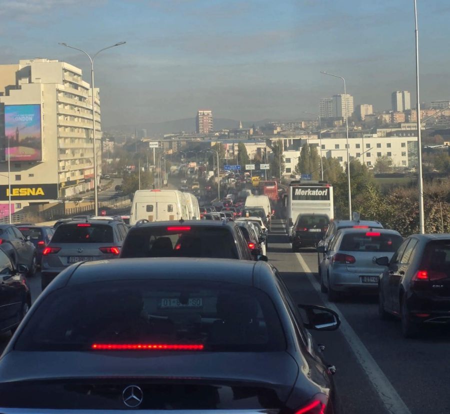 Priştine’de Trafik Alarm Verici Durumda