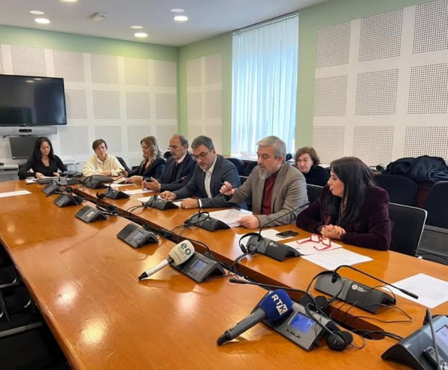 “Meto Bajraktari” Okulunda Sahnelenen Gösteri Eğitim Komisyonu’na Taşındı