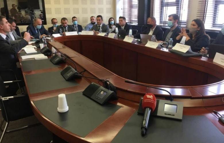 AKP: Bazı Araziler 2 Euro’ya Satıldı