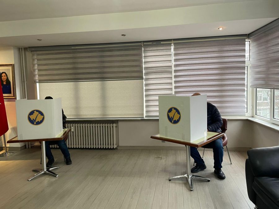 Türkiye’de Kosovalılar İçin Oy Kullanma İşlemi Sürüyor