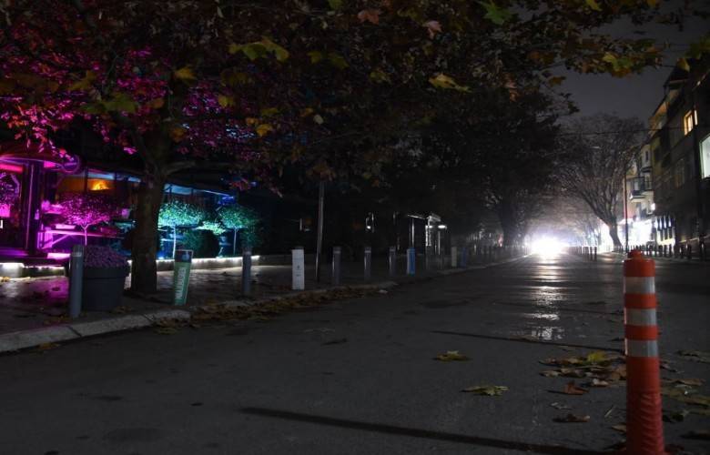 Kırmızı Bölgede Sadece Fırın ve Eczaneler Çalışıyor