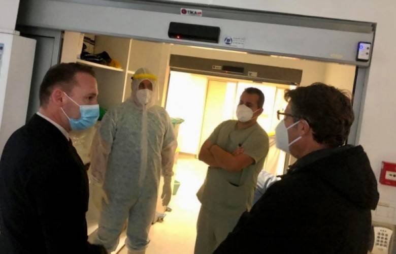 Klinikler ve Hastaneler Dolu