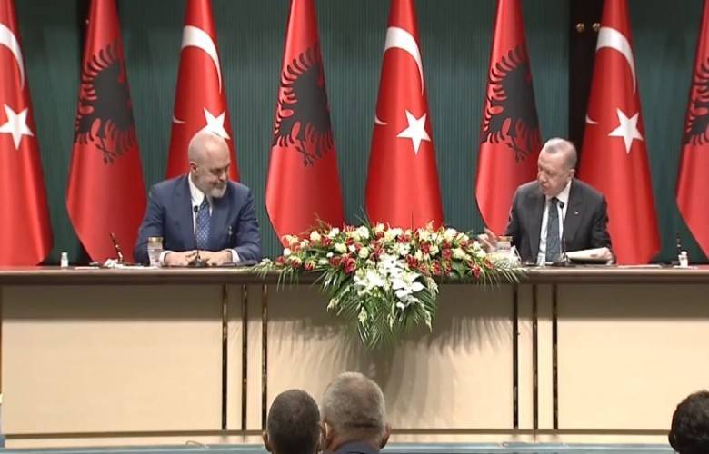 Arnavutlar Kardeşlerimizdir