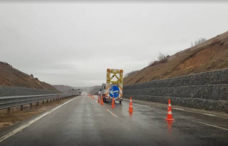 Tüm Yollar Ulaşıma Açık, Vırmiça-Gjurgjica Arasında Hafif Toprak Kayması