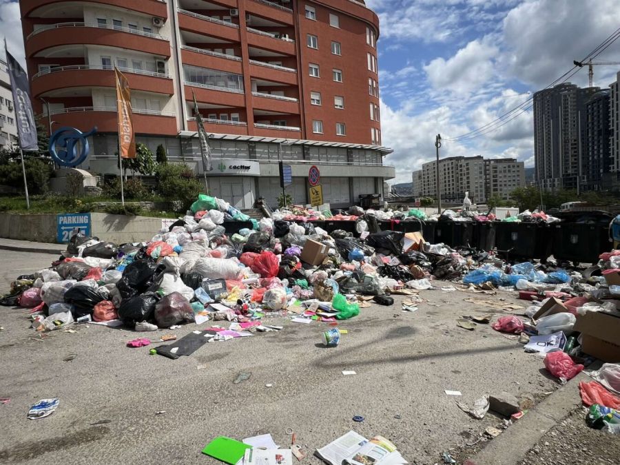 Priştine Çöplerle Dolu: Belediye Başkanı Sabotajdan Şikayetçi