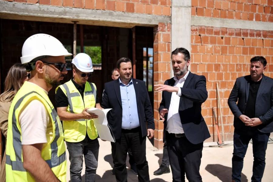 Çeku, Mamuşa’da Kültür Merkezi İnşa Çalışmalarını İnceledi