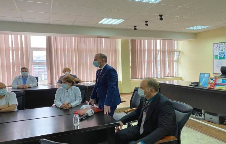 Zemaj,  Genç Uzman Doktorları Kabul Etti
