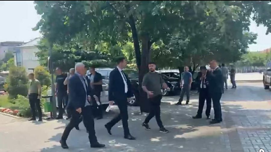 VV Milletvekilleri Hükümet Binasına Geçti