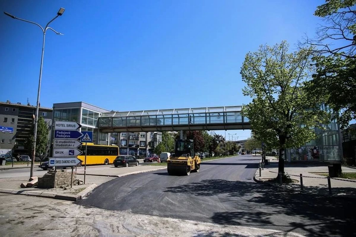 Priştine'de Fehmi Lladrovci Caddesi'nin Bir Bölümü Geçici Olarak Trafiğe Kapatılacak