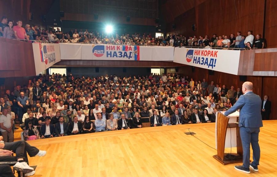 Karadağ'daki Sırp Yanlısı Parti, Kosova'yı Tanıma Kararının Geri Çekilmesi Gayretinde