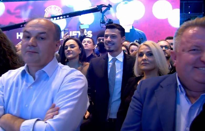 PDK Kampanya Kapanışına Thaçi ve Veseli’nin Aile Üyeleri de Katıldı