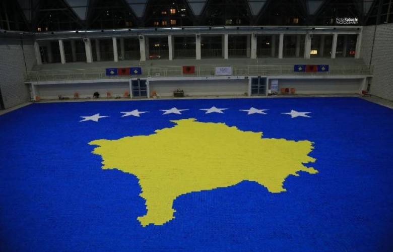 Origami Kağıtları İle Oluşturulan “Kosova Bayrağı” Guiness Rekorlar Kitabı’na Girdi