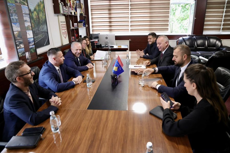 Bakan Damka, Deçan Belediyesi’ne Çalışma Ziyareti Gerçekleştirdi