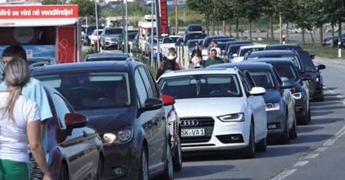 Binlerce Kosovalı Tatil İçin Arnavutluk Sahillerine Gidiyor