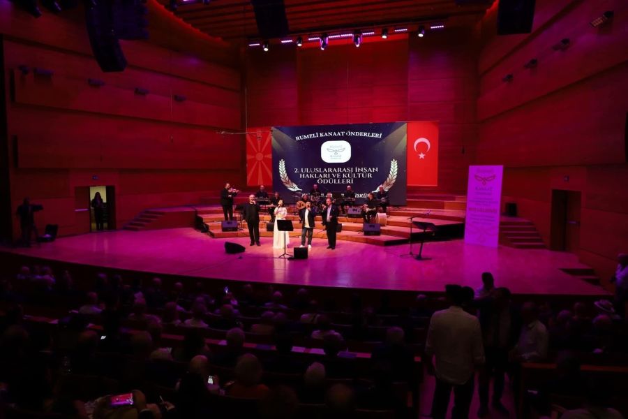 Prof. Dr. Hafız ve “Doğru Yol” Derneği  Başkanı Şundo Üsküp’te Ödüle Layık Görüldü