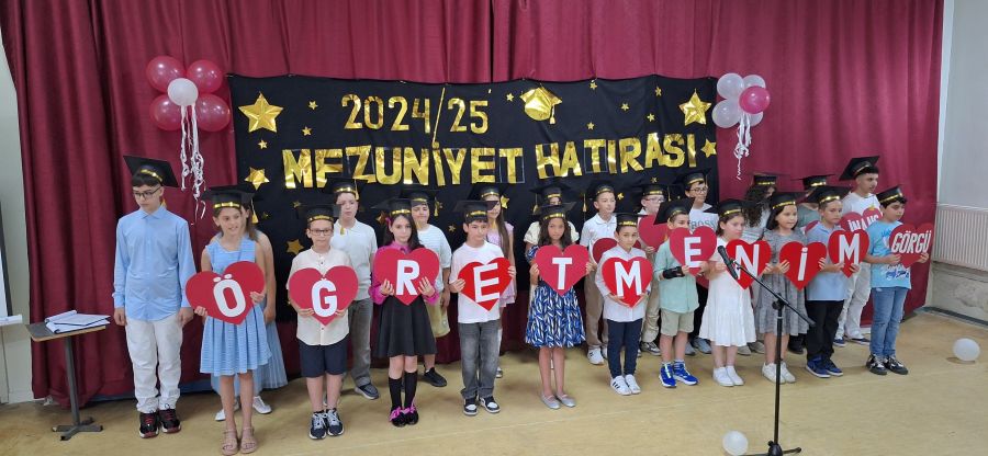  Priştine “Elena Gjika” İlkokulu Beşinci Sınıfın Mezuniyet Töreni Yapıldı