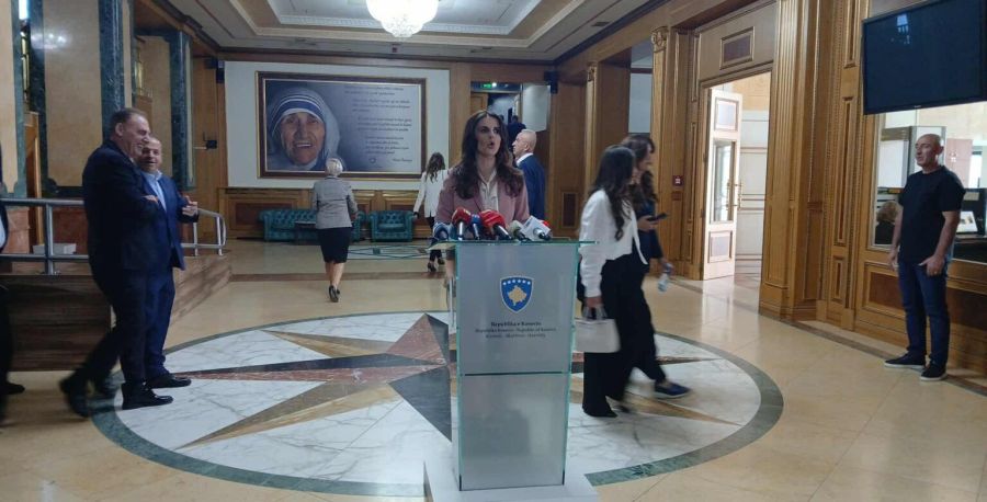 Kosova Çöküşün Eşiğinde