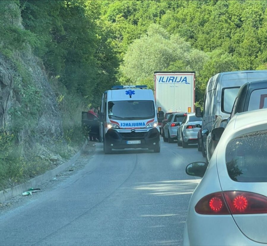 Priştine-Gilan Yolunda Trafik Kazası: 1 Ölü, 2 Yaralı