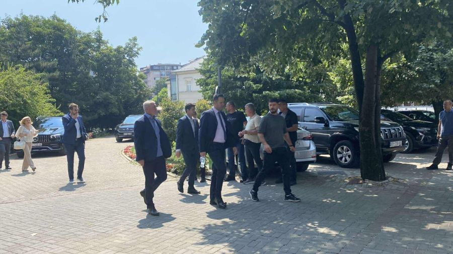 Kosova Meclisi'nde Güvenlik Tehdidi: Milletvekilleri ve Gazeteciler Tahliye Edildi
