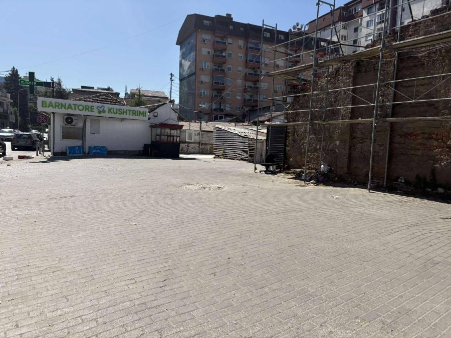  Priştine’de Bazı Ruhsatsız Otoparklar Kapatıldı