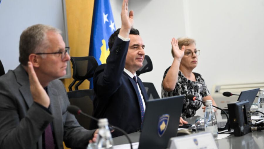 Görevdeki Hükümetin Kararları Hukuki Tartışma Yarattı