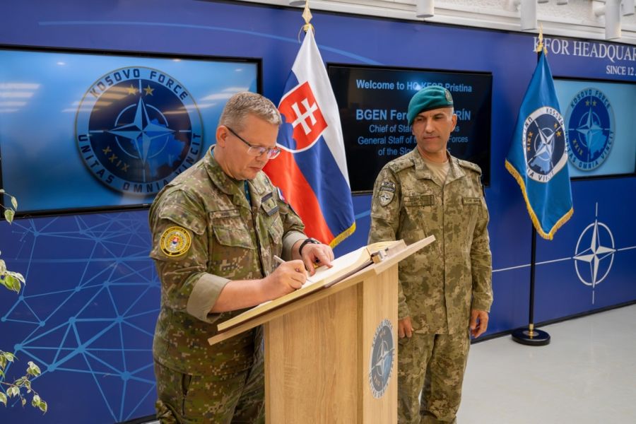 KFOR Komutan Yardımcısı Irican, Slovakya Silahlı Kuvvetleri Heyetini Ağırladı
