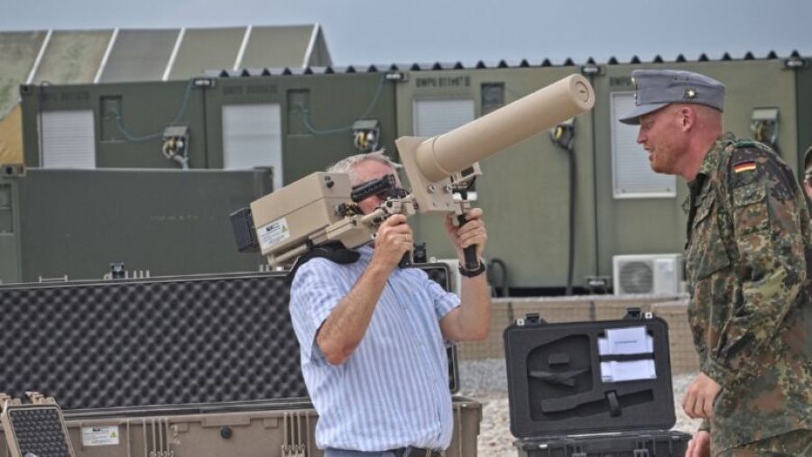 Rohde, Bondsteel Kampı’nda Askeri Teçhizatı Test Etti