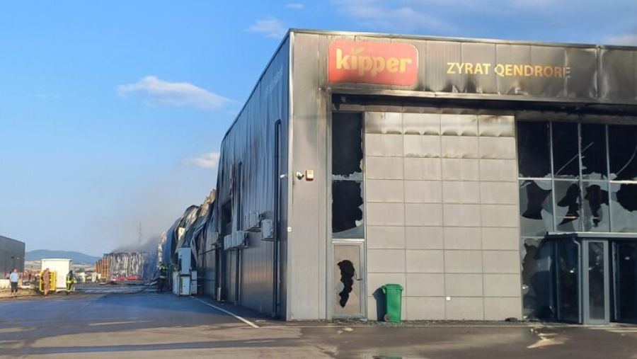 Lipjan'da Depo Yangını: Polis Kundaklama Şüphesi Üzerinde Duruyor