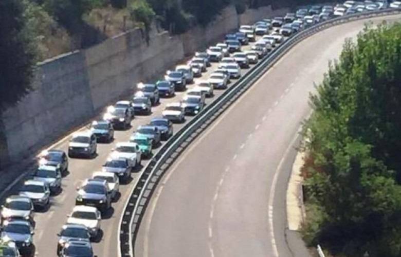 Arnavutluk Sınırı’nda Uzun Araç Konvoyları Oluştu