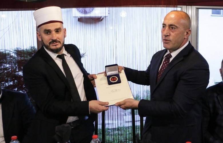 Haradinaj, Deçan Hocalarıyla İftardaydı