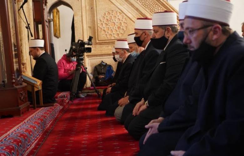Bayram Namazı Kılındı, Merkezi Tören Yapılmadı