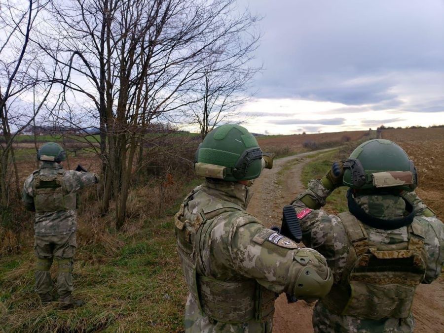 KFOR’un Türk Askerleri Kosova Sınırında Devriyede