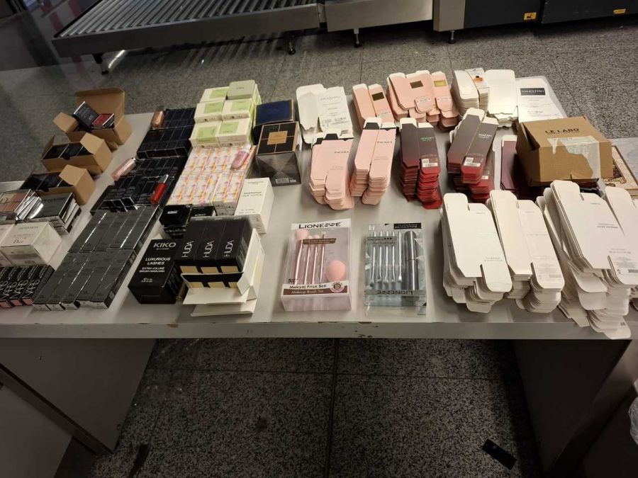  Priştine Havalimanı’nda 3 Bin Euro Değerinde Beyan Edilmemiş Ürün Ele Geçirildi
