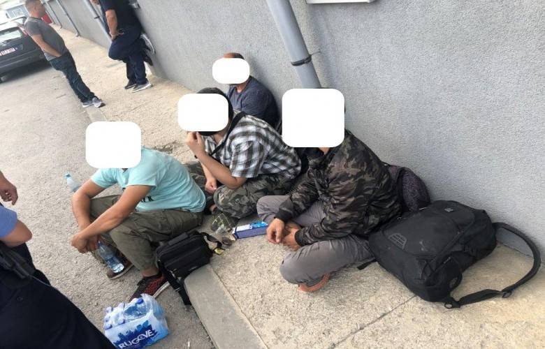 Kosova’ya Girerken Bir TIR-da Dört Mülteci Yakalandı