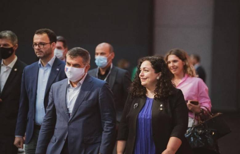 Cumhurbaşkanı,  Gençlerle de Bir Araya gelerek Türkiye Ziyaretini Tamamladı