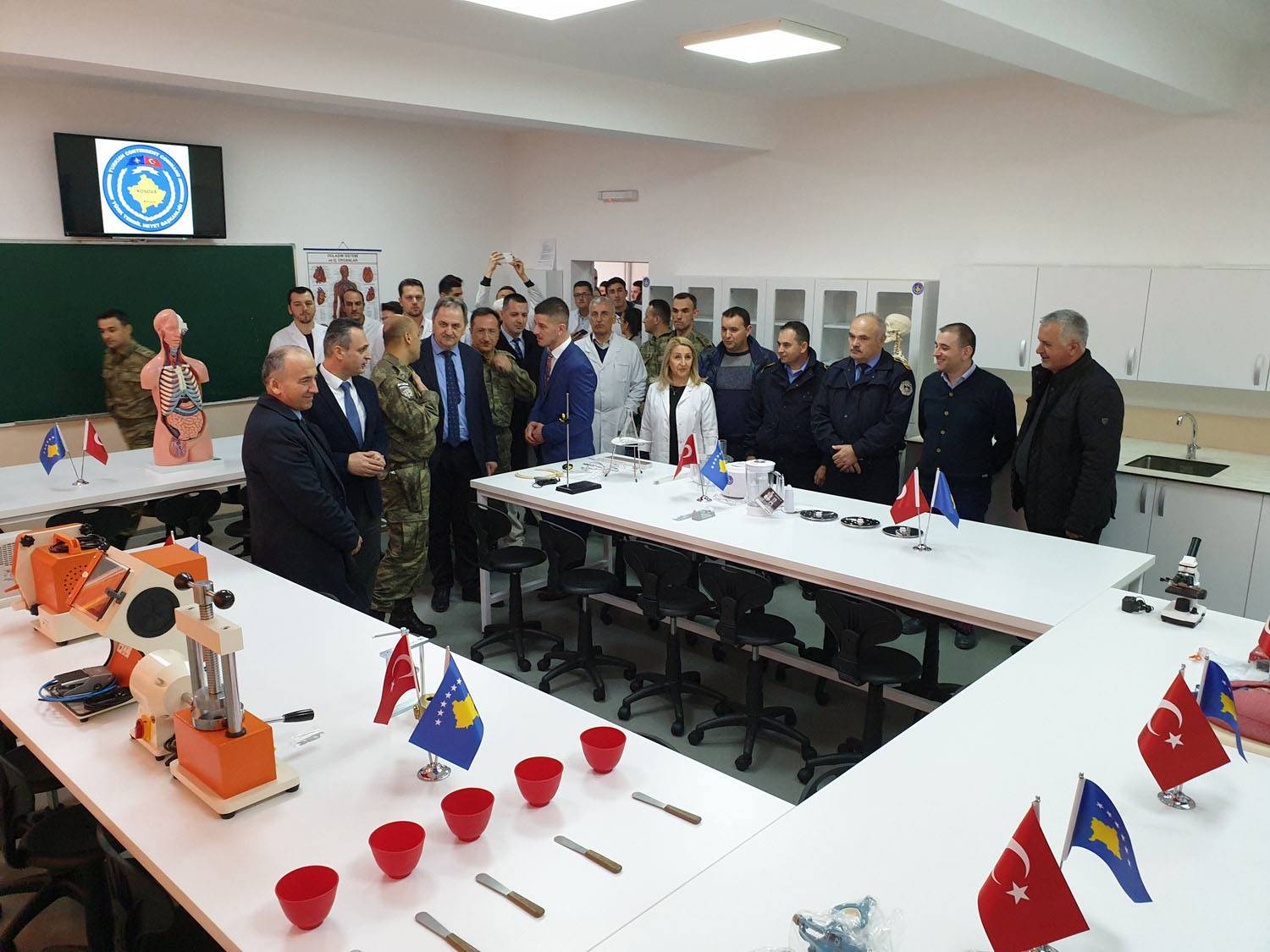 Türk Askerinden İpek Eğitimine Destek