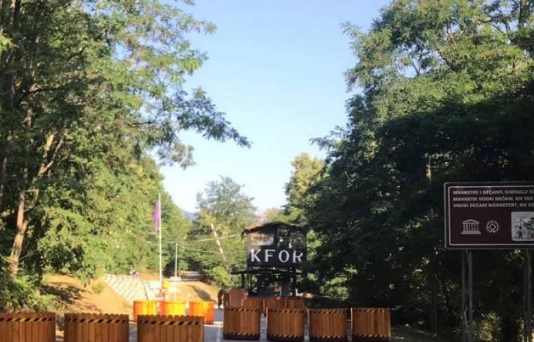 KFOR, Deçan Manastırı Etrafından Yeni Barikatlar Kurdu