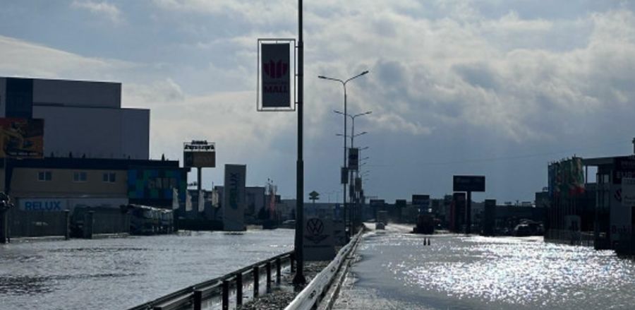 Priştine–Ferizovik Kara Yolu Su Birikintileri Nedeniyle Bugün de Kapalı