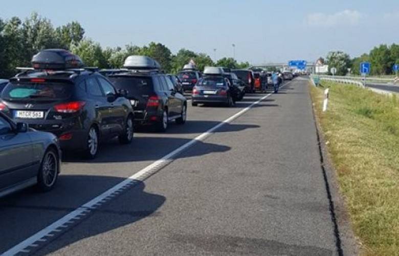 Merdare Sınır Kapısında Yoğun Gurbetçi Akını