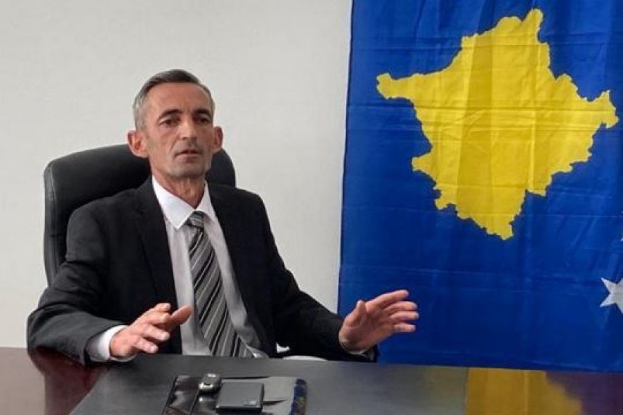 Zveçan Belediye Başkanı Ofisi Önünde  “Dört S” Sembolleri Yerleştirildi